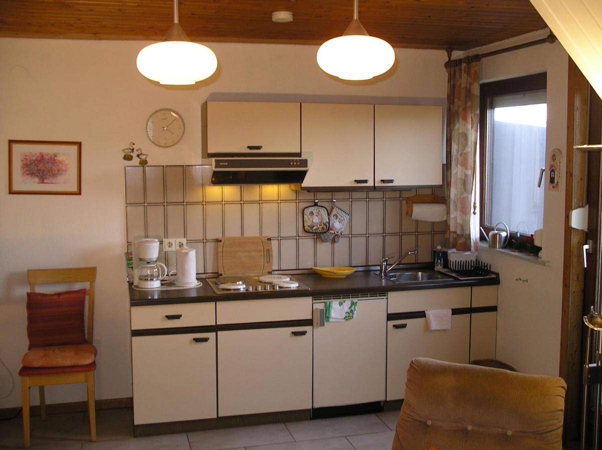 Haus Mit Lilie Und Rose Apartment Westerdeichstrich Exterior photo